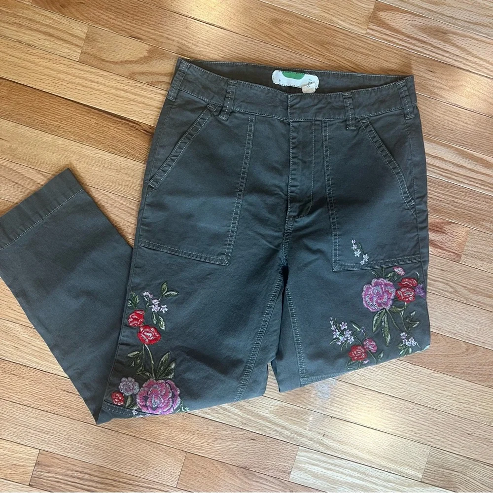 By Anthropologie Green Floral Embroidered Cargo Utility Pants Size 27 - Picture 6 of 9
